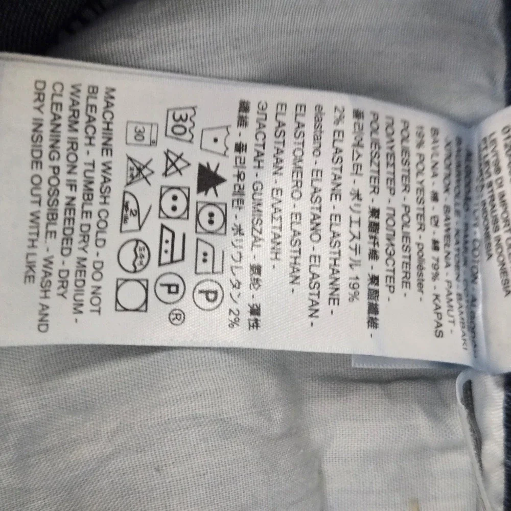 Levi Strauss Womens 27 Bermuda Shorts Dark Wash Denim Mid Rise Stretch Casual